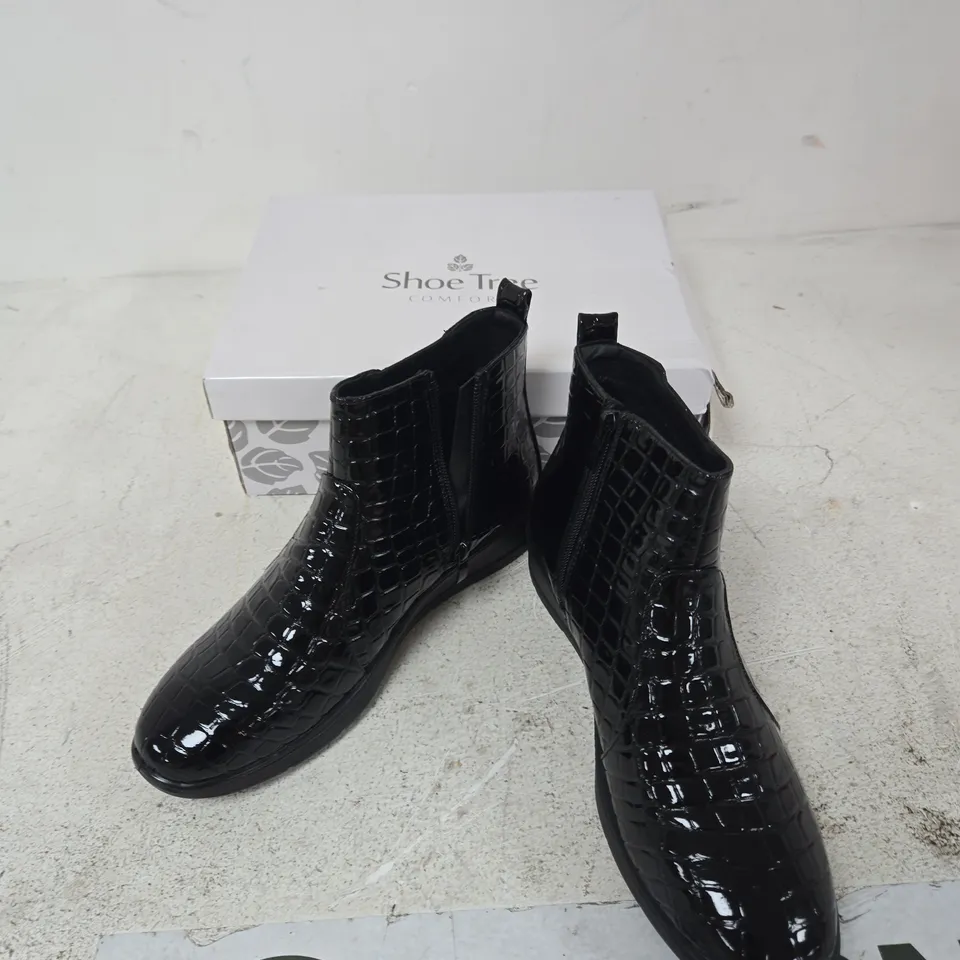SHOE TREE BRAMBLE BLACK CROC CHELSEA BOOTS – UK 7