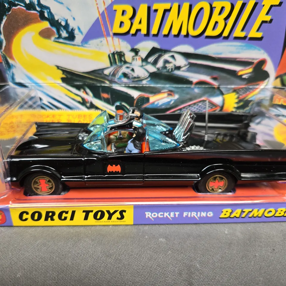 CORGI ROCKET FIRING BATMOBIE WITH BATMAN AND ROBIN