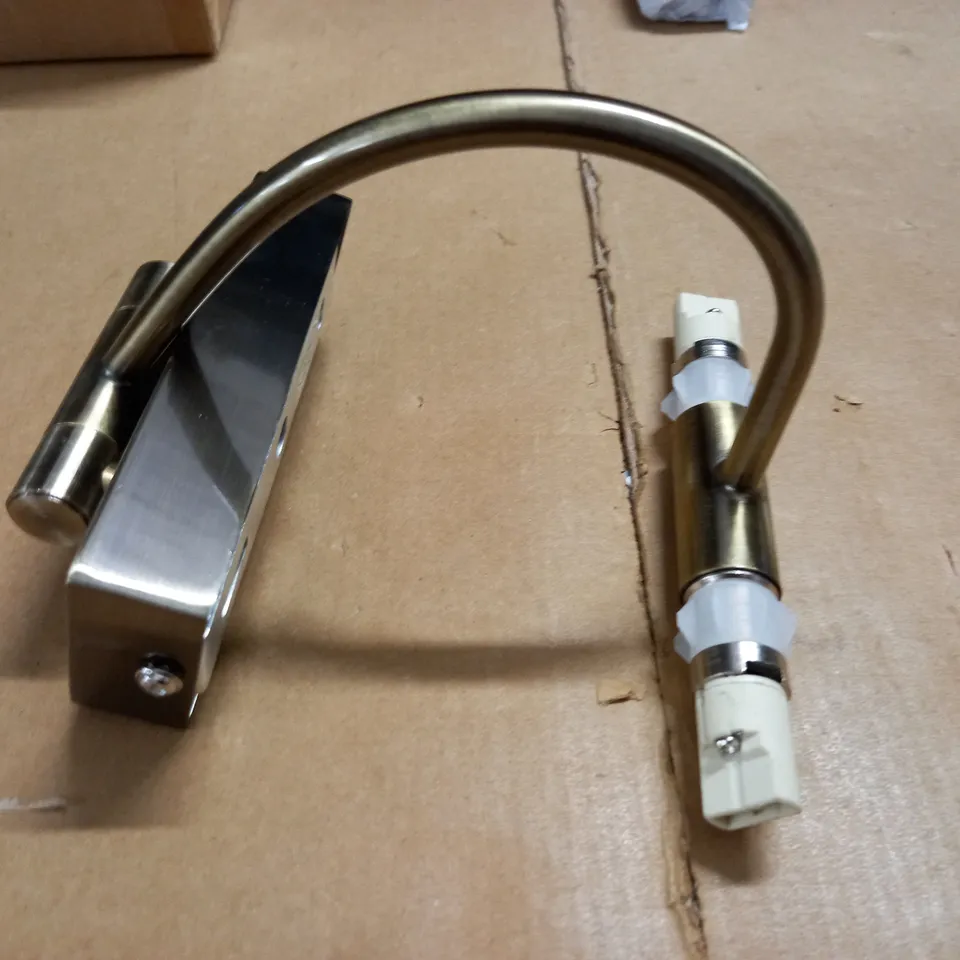 LOT OF 2 TWIN PICTURE WALL LIGHTS IN G9 ANTIQUE BRASS