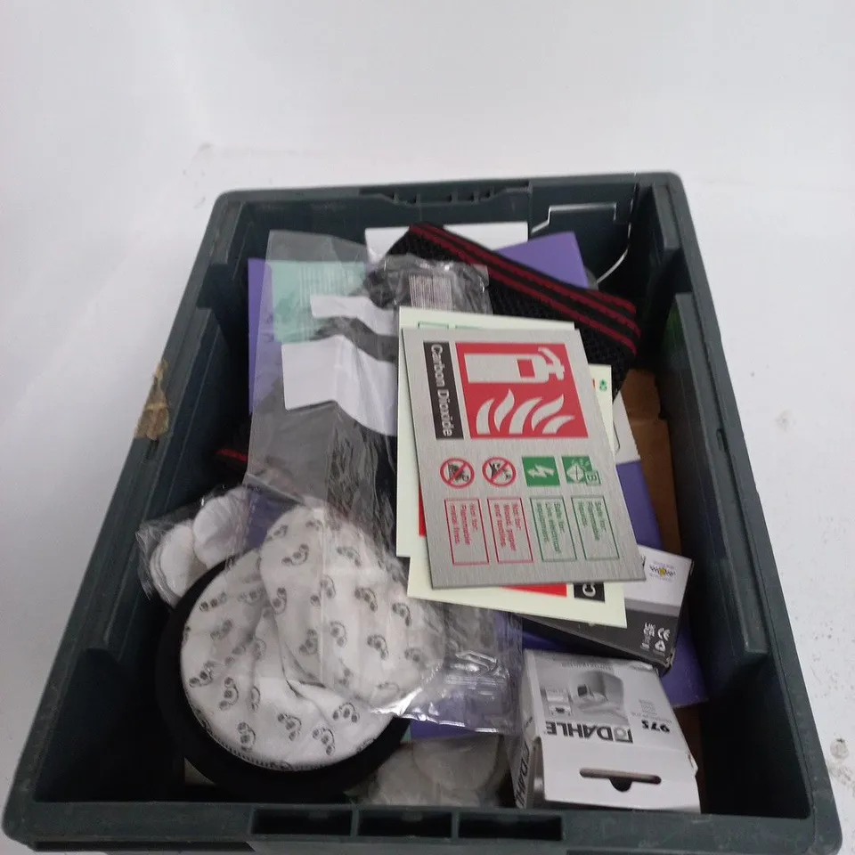 TOTE OF APPROXIMATELY 12 ASSORTED ITEMS TO INCLUDE: WHITEDAY WET WIPES
