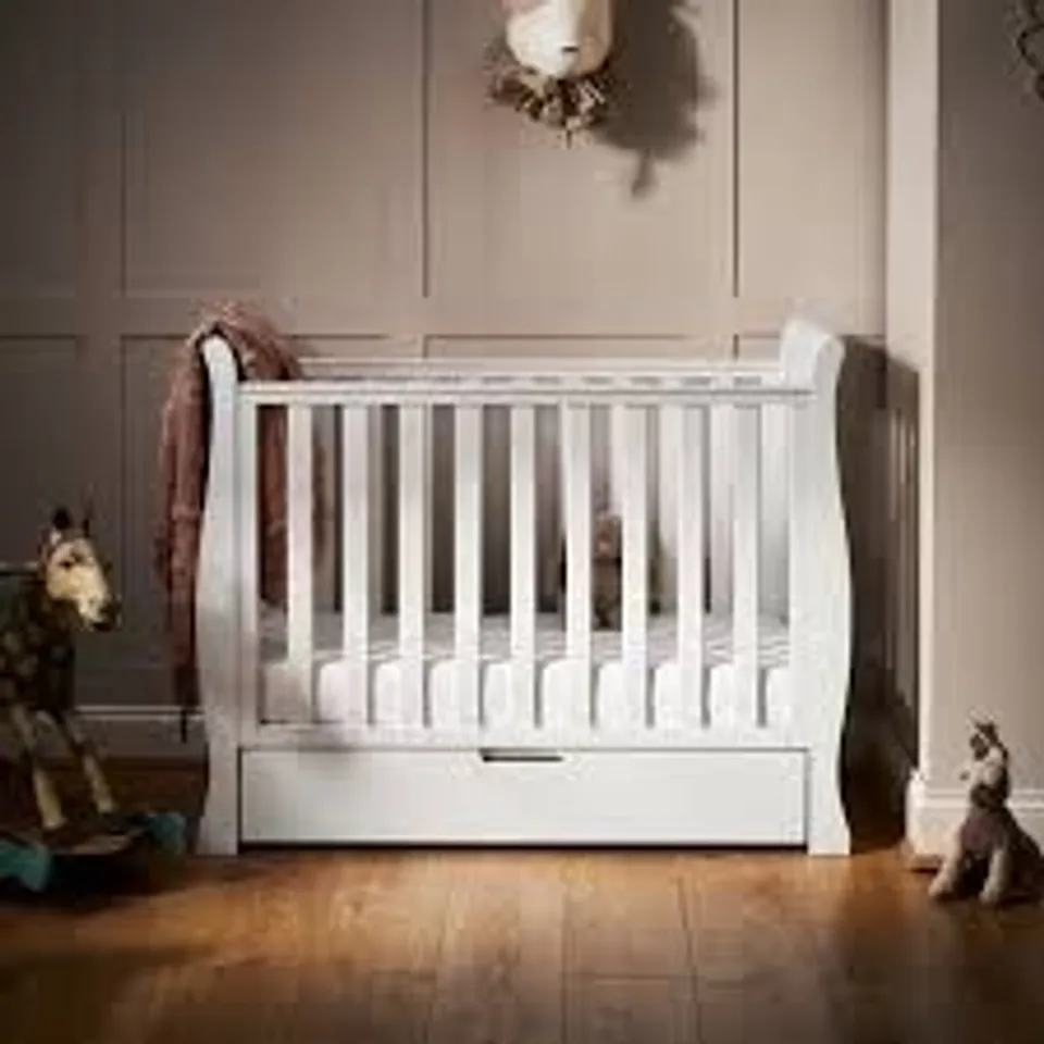 BOXED OBABY STAMFORD SPACE SAVER COT - WHITE (1 BOX)