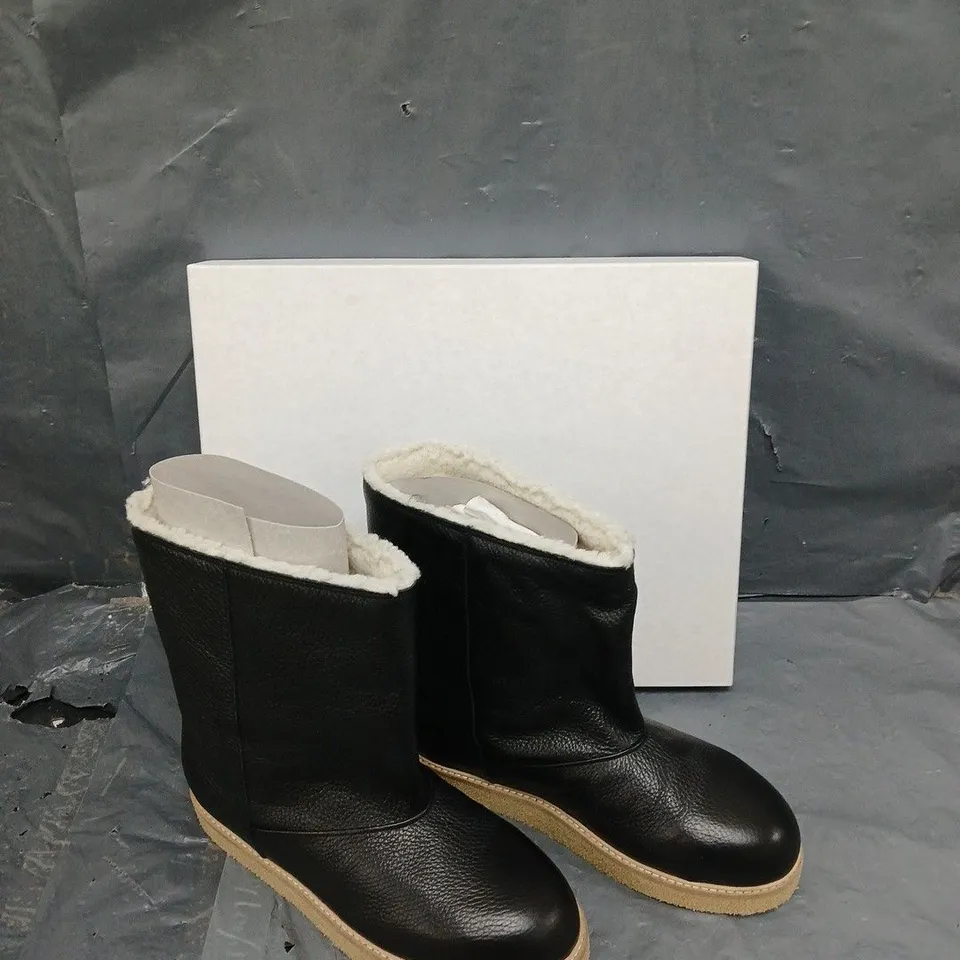 BOXED PAIR OF ARKET LINED BOOTS BLACK SIZE 39 