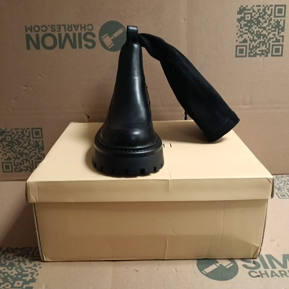 BOXED PAIR OF SIMMI LONDON CHUNKY KNEE-HIGH BOOTS IN BLACK SIZE UK 5