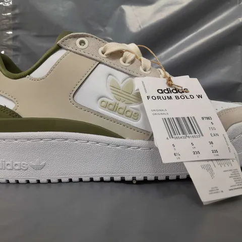 BOXED PAIR OF ADIDAS FORUM BOLD SHOES IN WHITE/GREEN/STONE UK SIZE 5