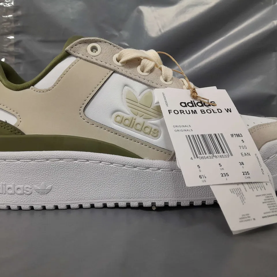 BOXED PAIR OF ADIDAS FORUM BOLD SHOES IN WHITE/GREEN/STONE UK SIZE 5