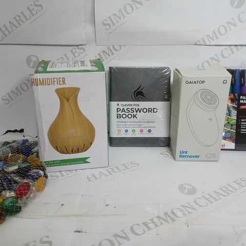 BOX OF APPROXIMATELY 16 ASSORTED ITEMS TO INCLUDE - LINT REMOVER - PAINT MARKER - PASSWORD BOOK ETC