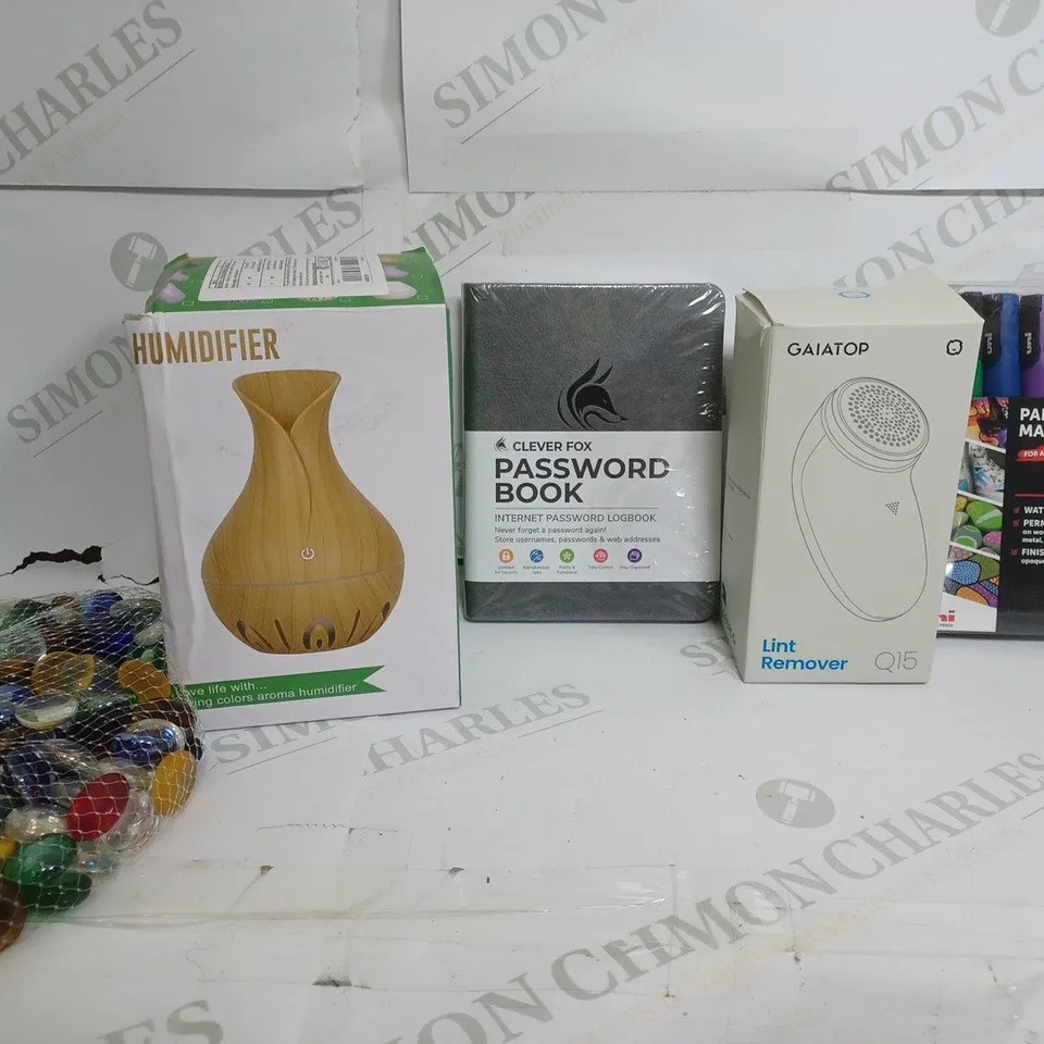 BOX OF APPROXIMATELY 16 ASSORTED ITEMS TO INCLUDE - LINT REMOVER - PAINT MARKER - PASSWORD BOOK ETC