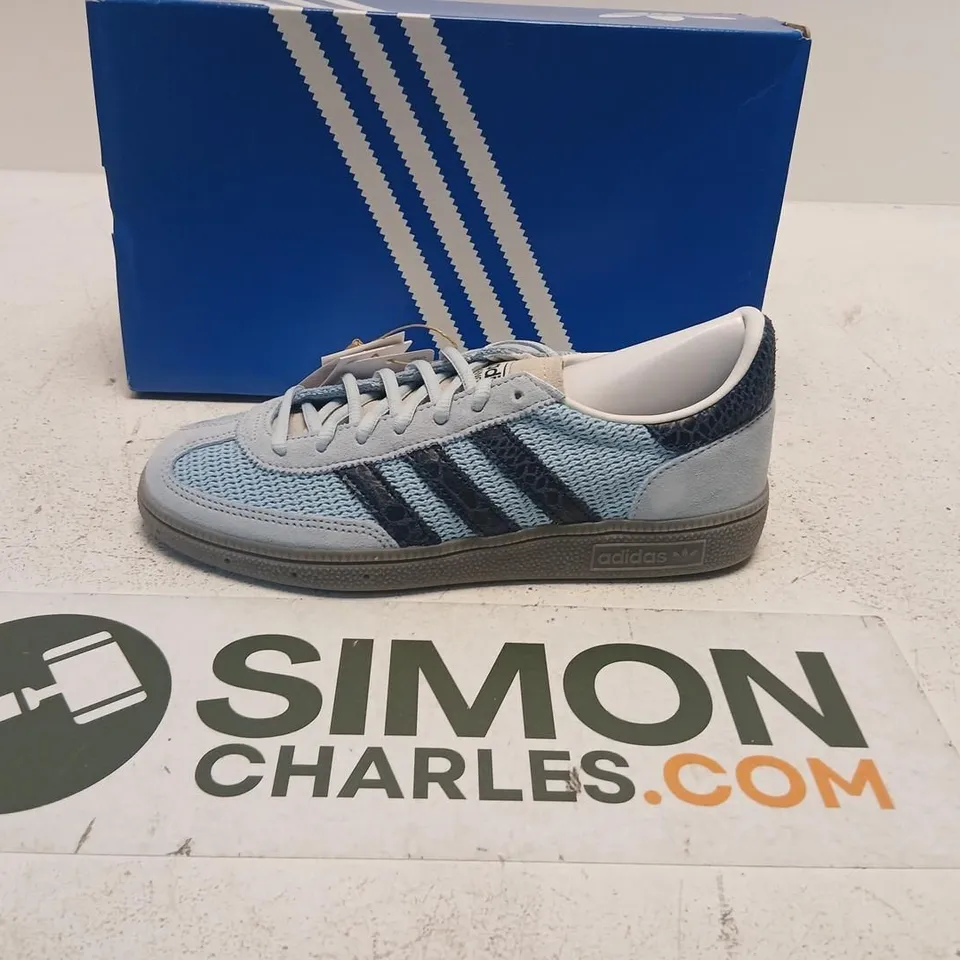ADIDAS HANDBALL SPEZIAL TRAINERS – UK 6.5 (EU 40), LIGHT GREY/BLUE