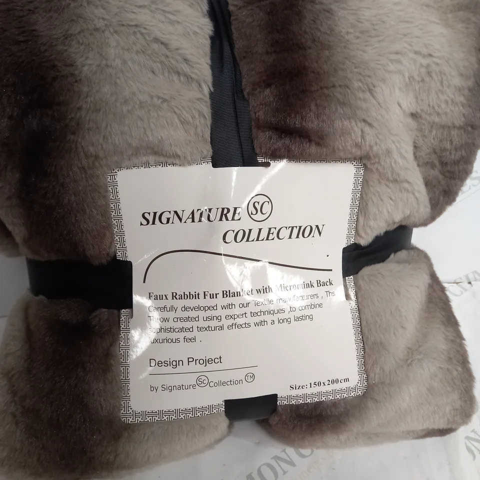 SIGNATURE COLLECTION BLANKET 