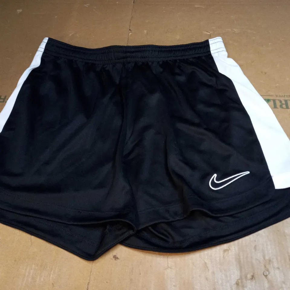 NIKE LOGO SHORTS SIZE S