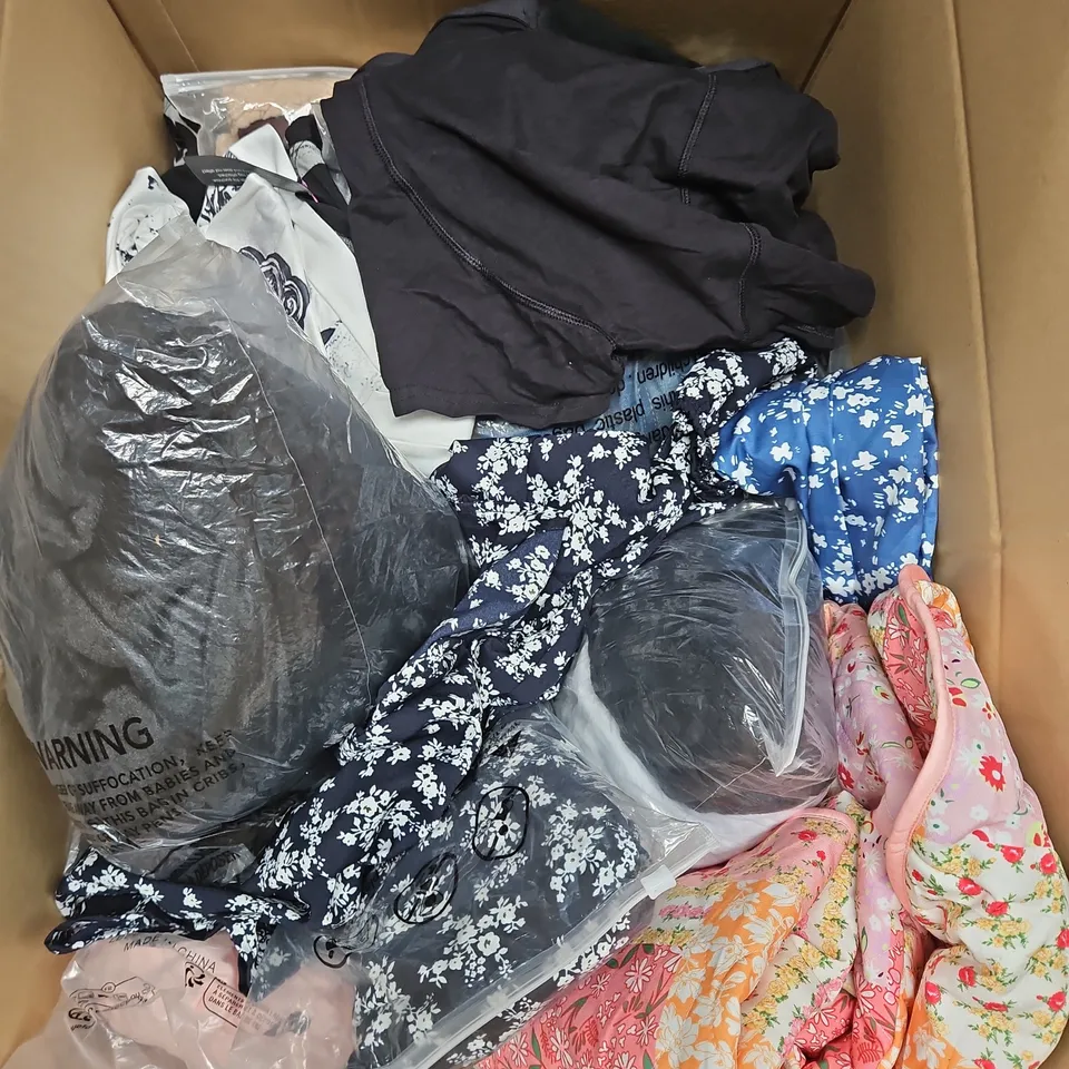 BOX OF APPROXIMATELY 20 ASSORTED CLOTHING ITEMS TO INCLUDE TOPS, JACKET, JUMPER, ETC