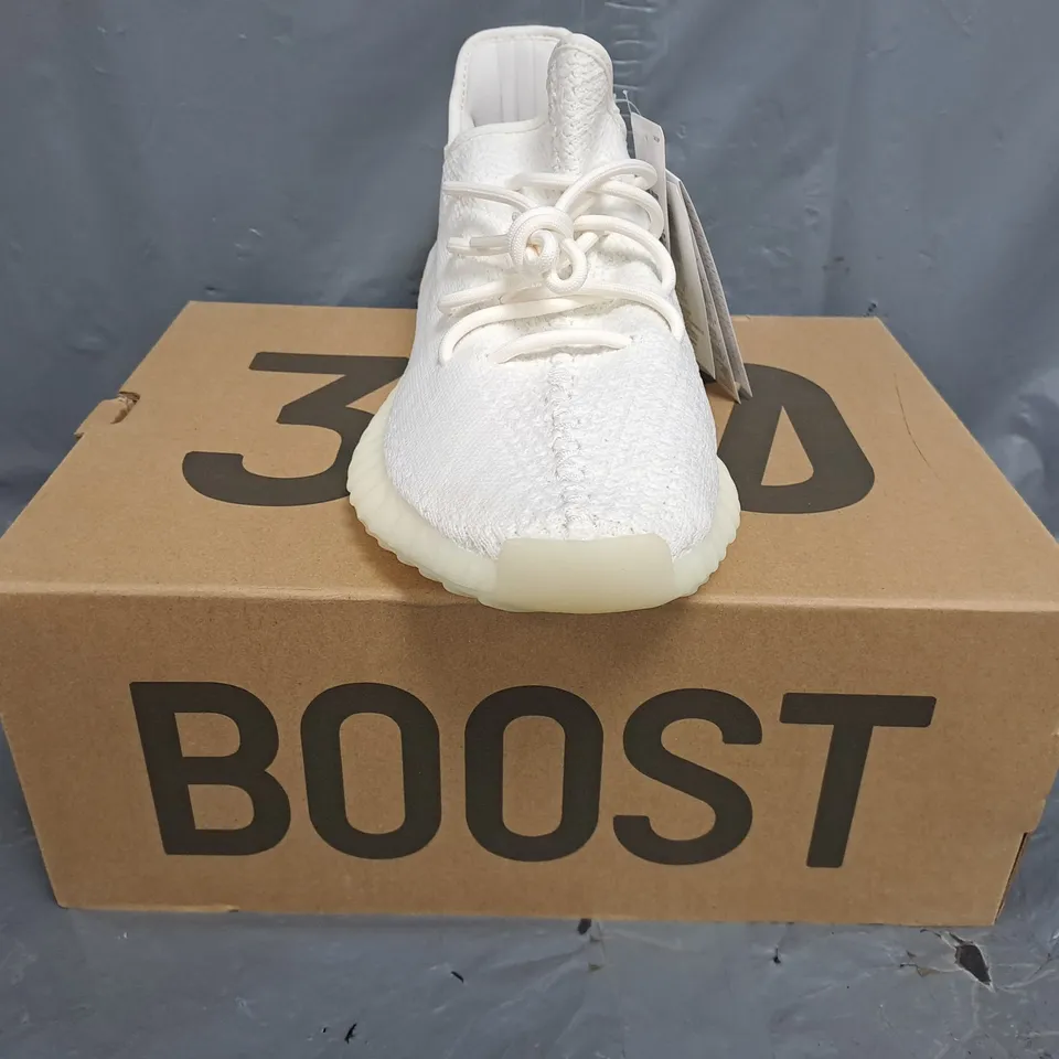 BOXED PAIR OF ADIDAS YEEZY BOOST 350 V2 SHOES IN WHITE SIZE UK 10.5