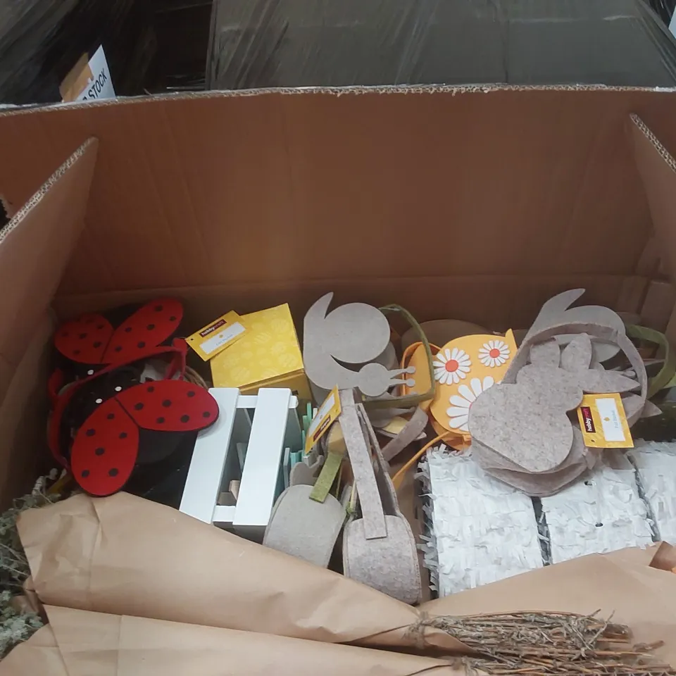 PALLET CONTAINING A VERY LARGE QUANTITY OF ASSORTED EASTER PRODUCTS