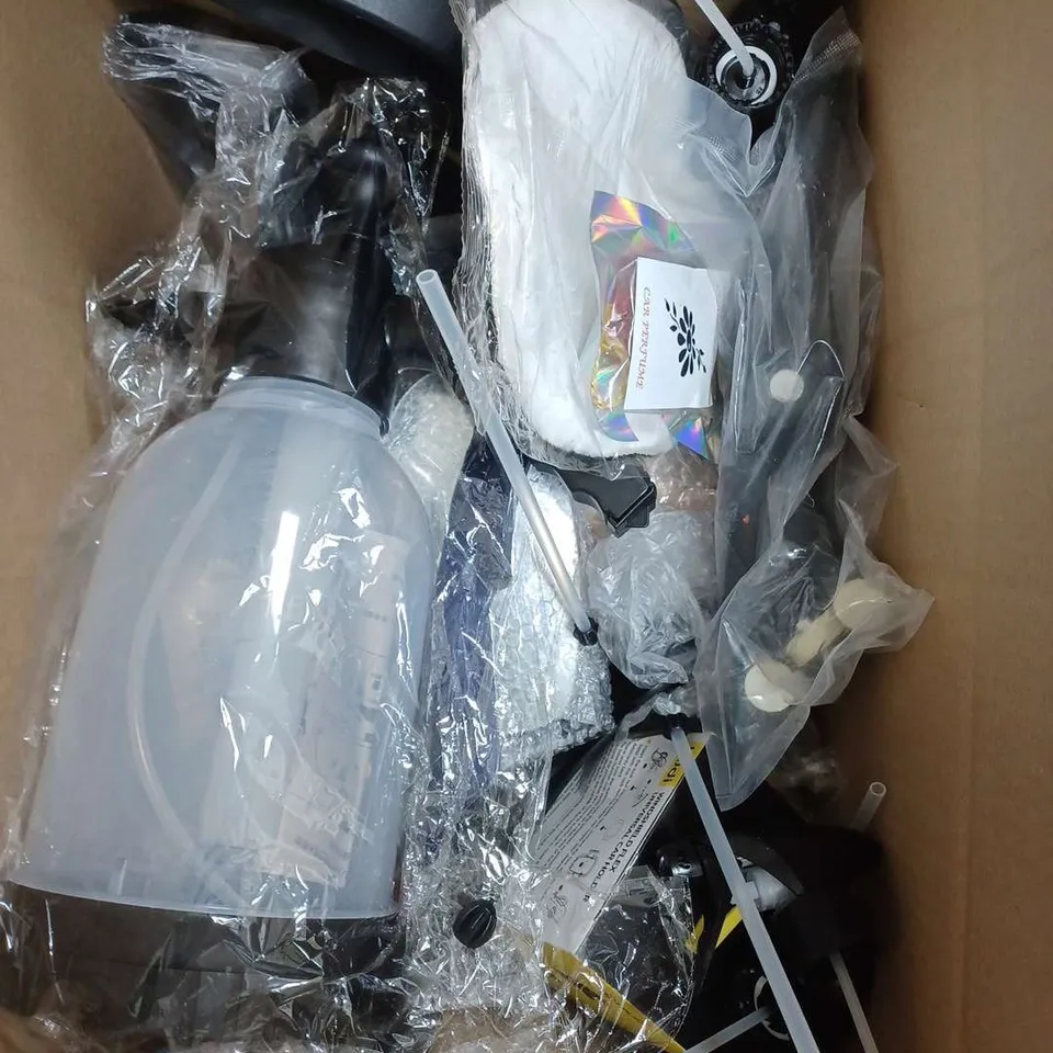 BOX OF ASSORTED CAR ITEMS TO INCLUDE - SIDE MIRRORS - PHONE HOLDER - SUN SHIELD / COLLECTION ONLY   