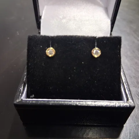 18CT YELLOW GOLD STUD EARRINGS RUB-OVER SET WITH NATURAL DIAMONDS
