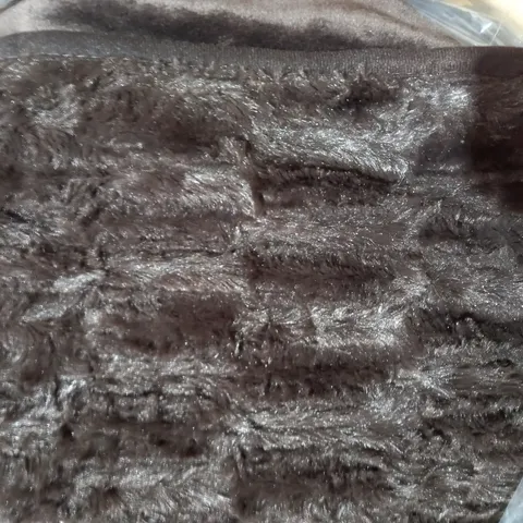BOXED COZEE HOME FAUX FUR HEATED THROW IN CHOCOLATE