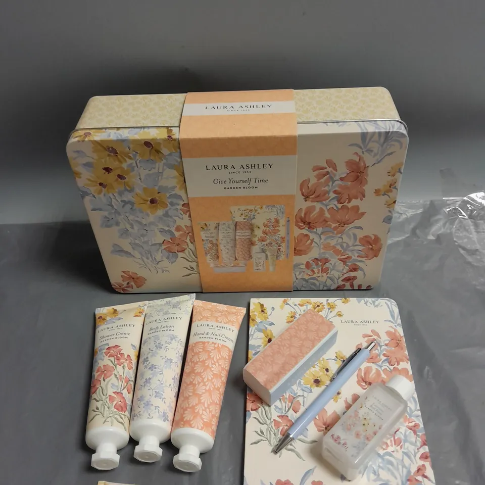 BOXED LAURA ASHLEY GIVE YOURSELF TIME GARDEN BLOOM GIFT SET