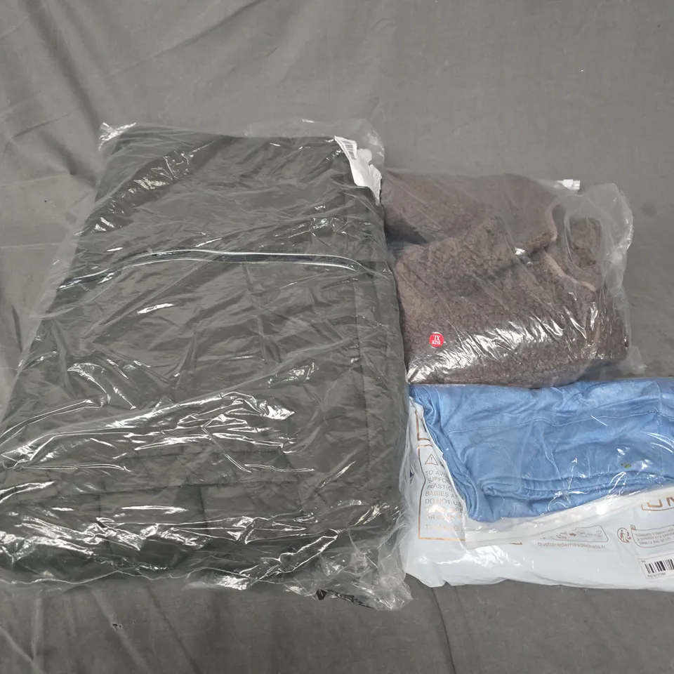 APPROXIMATELY 25 ASSORTED CLOTHING AND FASHION PRODUCTS IN VARIOUS STYLES AND SIZES - COLLECTION ONLY