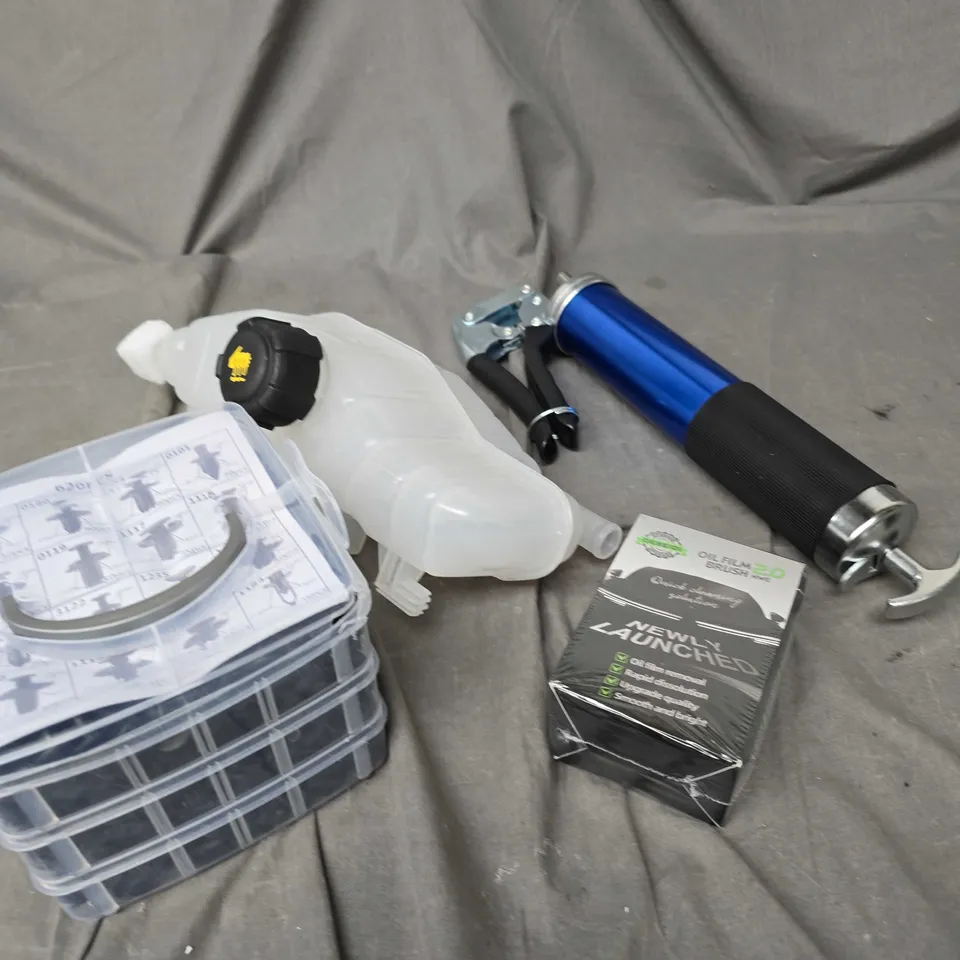 APPROXIMATELY 15 ASSORTED VEHICLE PARTS & ACCESSORIES - COLLECTION ONLY 