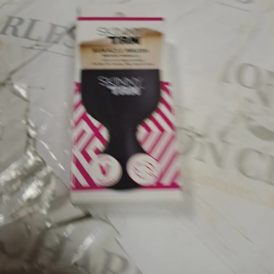 BOX OF 5 ASSORTED ITEMS TO INCLUDE MAKE UP BAG, MAKE BRUSHES ETC 