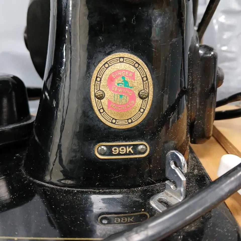 SINGER 99K SEWING MACHINE IN BLACK - COLLECTION ONLY