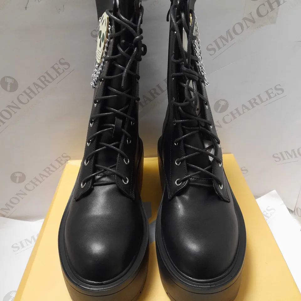 KOI YORICK MANSION PLATFORM SKULL BLACK PU/SKULL BOOTS - SIZE 4
