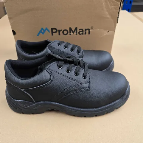BRAND NEW PAIR OF PROMAN PM102 OMAHA CHUKKA SAFETY SHOES IN BLACK - UK 10
