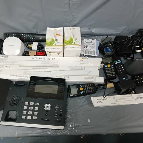 APPROXIMATELY 20 ASSORTED ELECTRICAL ITEMS TO INCLUDE - LED SENSE LIGHTS, REMOTES, AND LED BULBS ETC. 