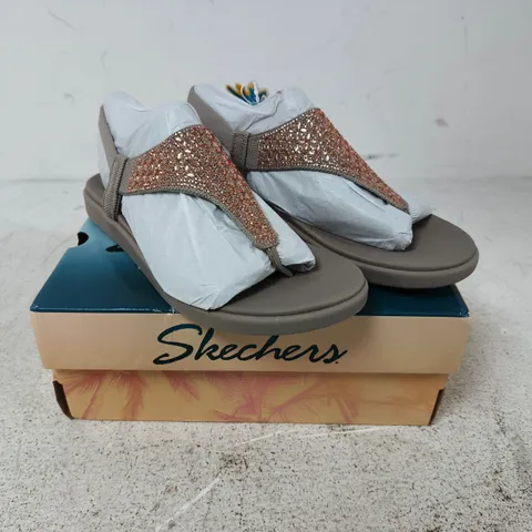 SKECHERS MEDITATION LUXE SANDAL - 5