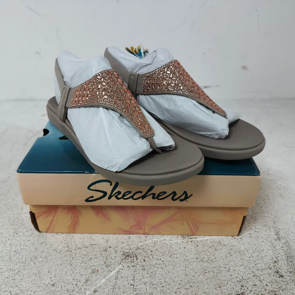 SKECHERS MEDITATION LUXE SANDAL - 5