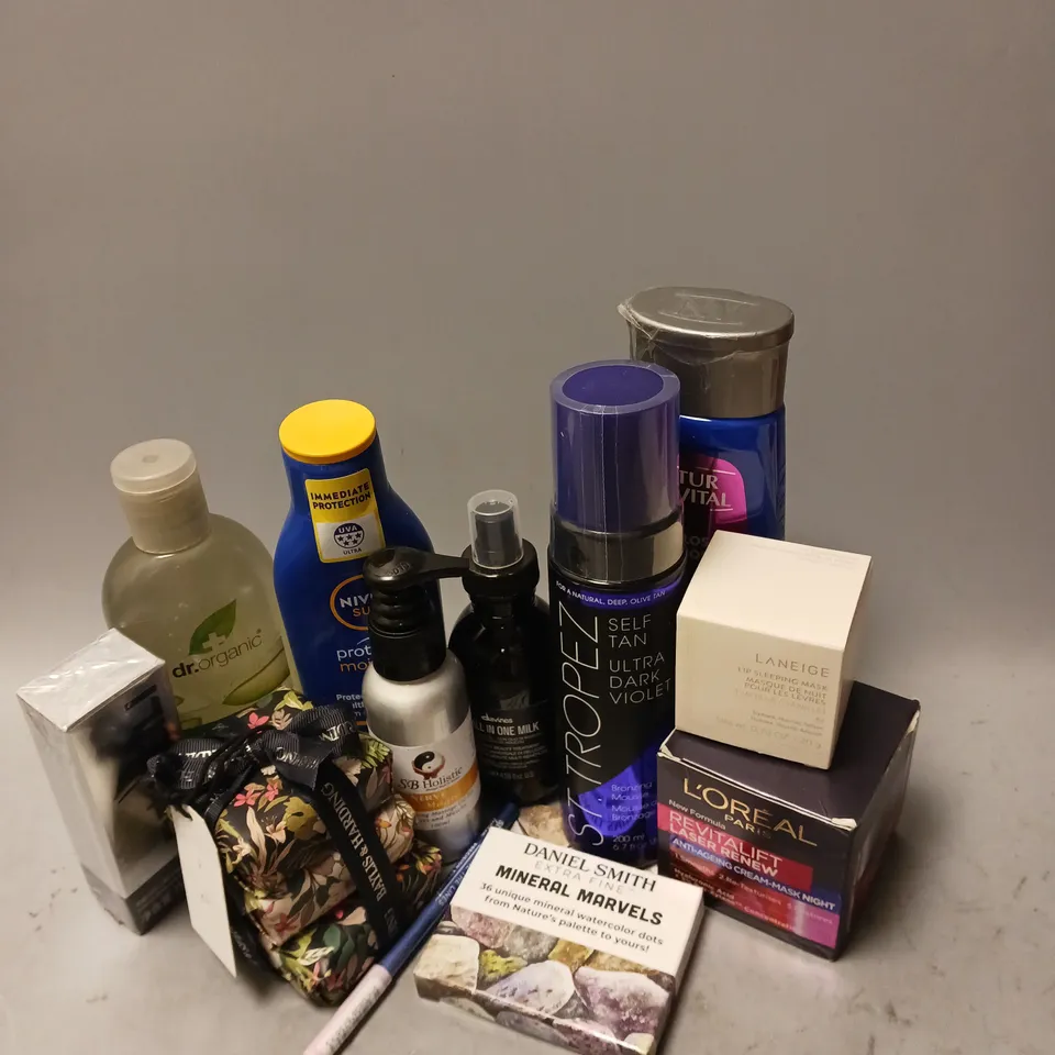 BOX OF APPROXIMATELY 12 COSMETIC ITEMS TO INCLUDE - ST TROPEZ ULTRA VIOLET DARK BRONZING MOUSSE - L'OREAL REVITALIFT ANTI-AGEING CREAM - STUDIO LONDON PRECISION EYELINER - ETC