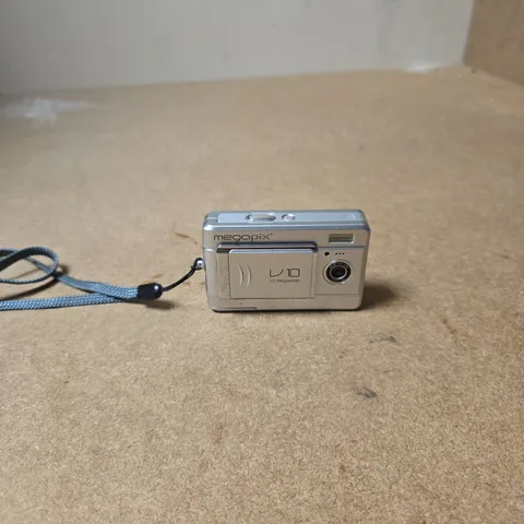MEGAPIX COMPACT DIGITAL CAMERA – 10 MEGAPIXEL
