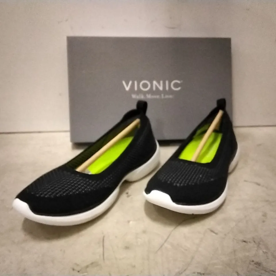 BOXED VIONIC BALLERINA,  BLACK , SIZE 7 , 4 PAIRS 