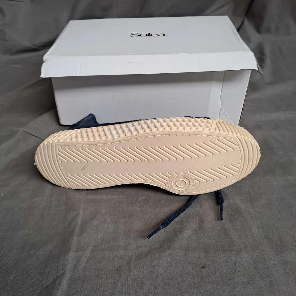 BOXED PAIR OF SOLEA CANVAS SNEAKERS IN NAVY SIZE 6