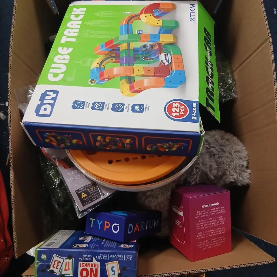 MIXED LOT OF CHILDREN'S TOYS AND SOFT TOYS; EASTER BOX AND DIY TRACK SET INCLUDED