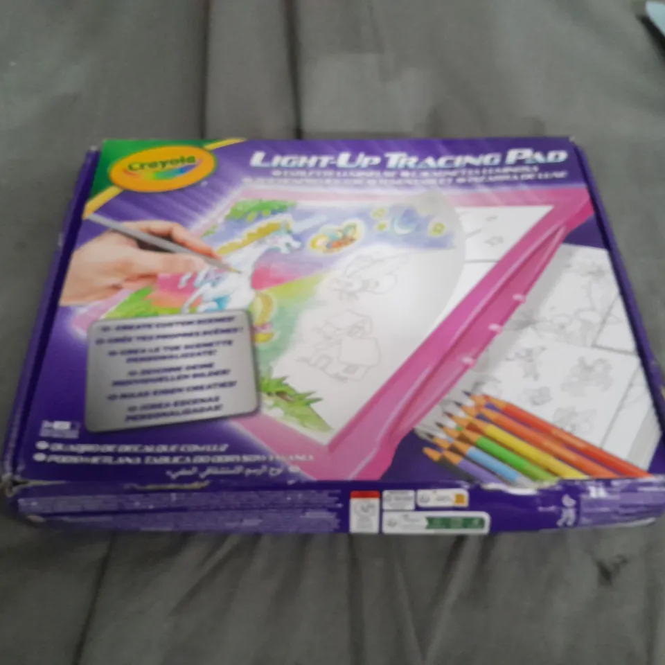 BOXED CRAYOLA LIGHT-UP TRACING PAD 