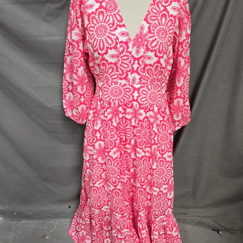 ASPIGA ANNIE LACE FLORAL MAXI DRESS IN WHITE/PINK SIZE L