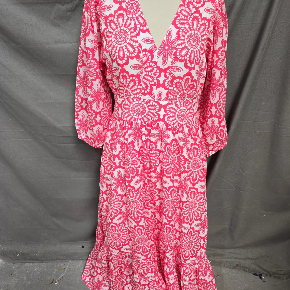 ASPIGA ANNIE LACE FLORAL MAXI DRESS IN WHITE/PINK SIZE L