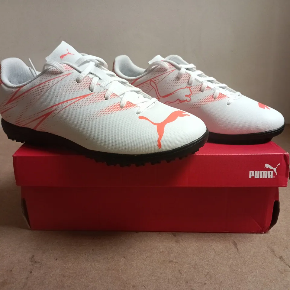 BOXED PAIR OF PUMA ATTACANTO TT TRAINERS IN WHITE/GLOWING RED SIZE UK 8