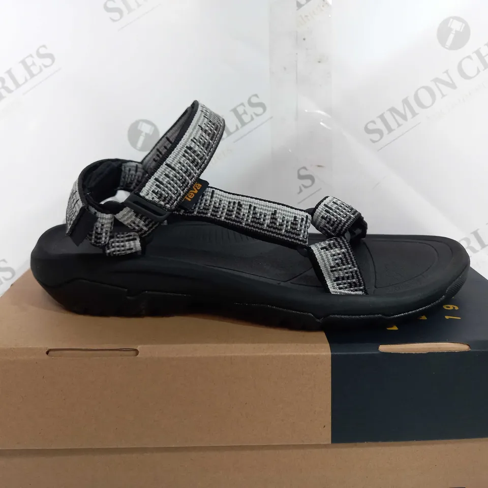 BOXED TEVA WOMENS HURRICANE XLT2 SANDALS - UK 8