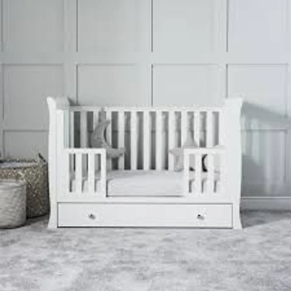 BOXED ICKLE BUBBA SNOWDON MINI COT BED - WHITE (1 BOX)