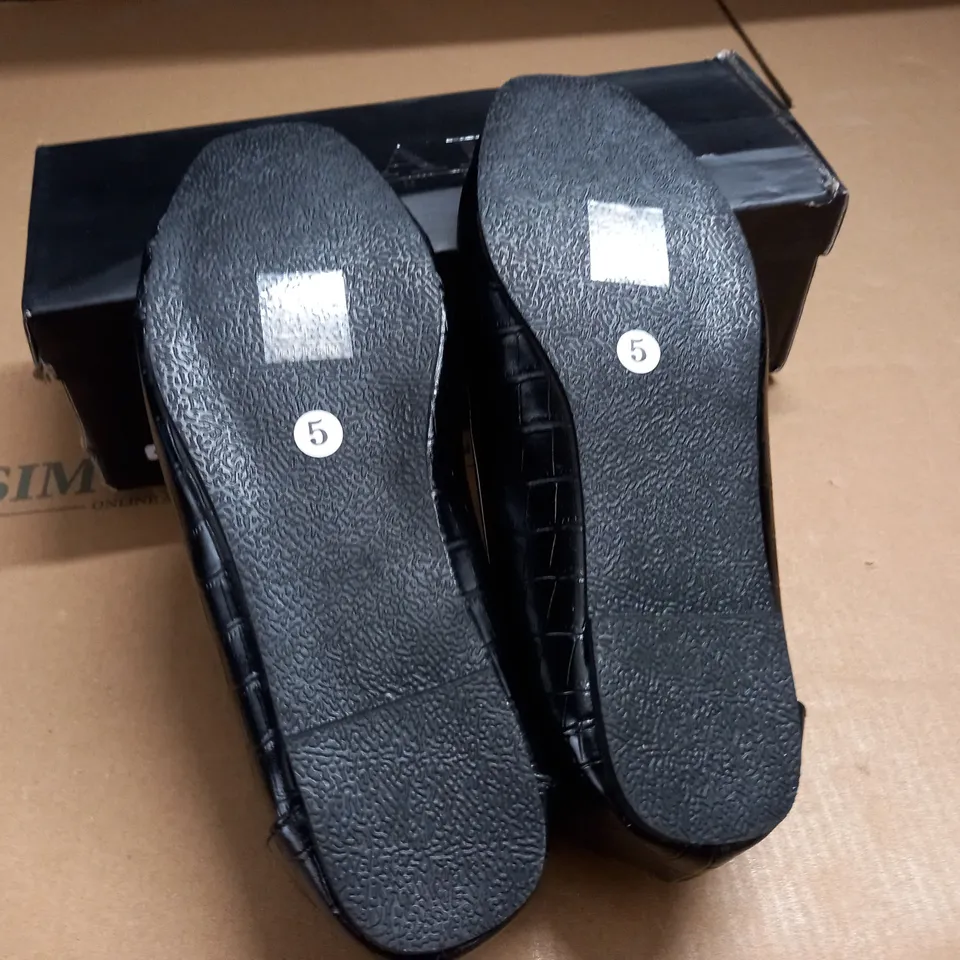 PAIR OF RAID WIDE FIT ELINA SQUARE TOE FLAT SHOES IN BLACK - UK 5