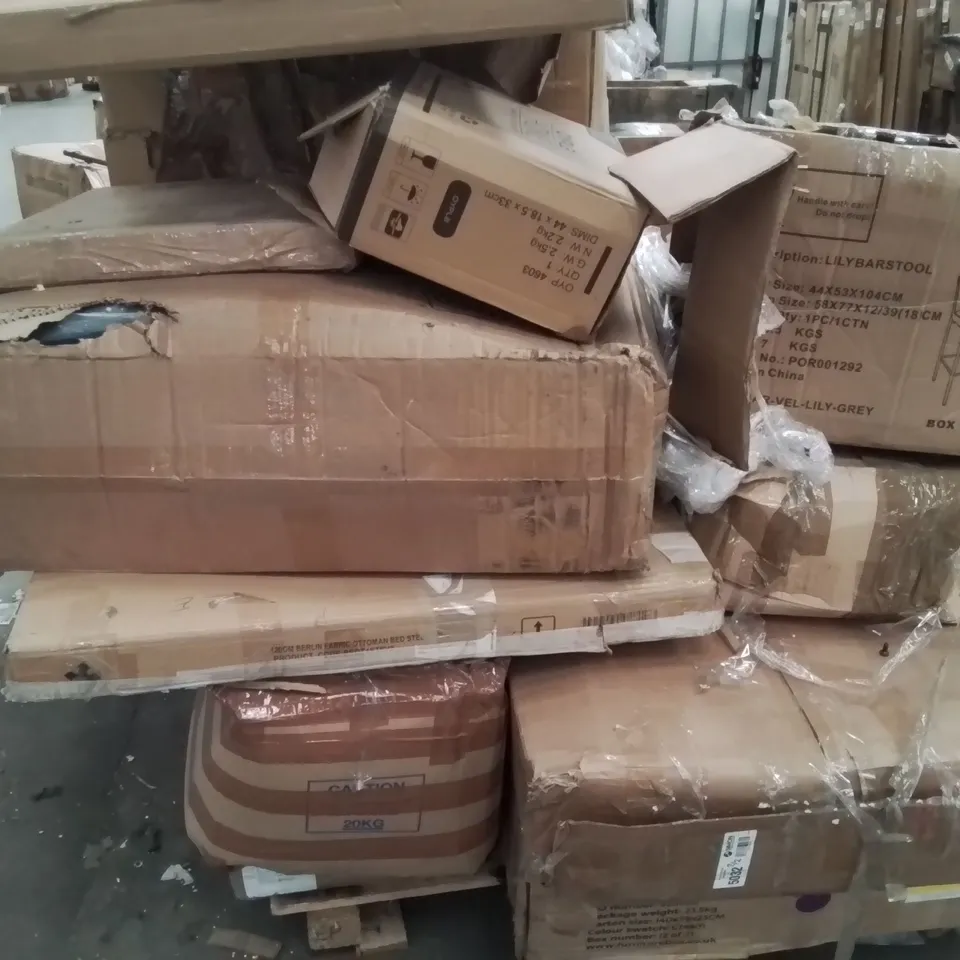 PALLET OF ASSORTED HOUSEHOLD GOODS TO INCLUDE;GARDEN TABLE SET, CHAIRS,HANGER FOR CLOTHES 