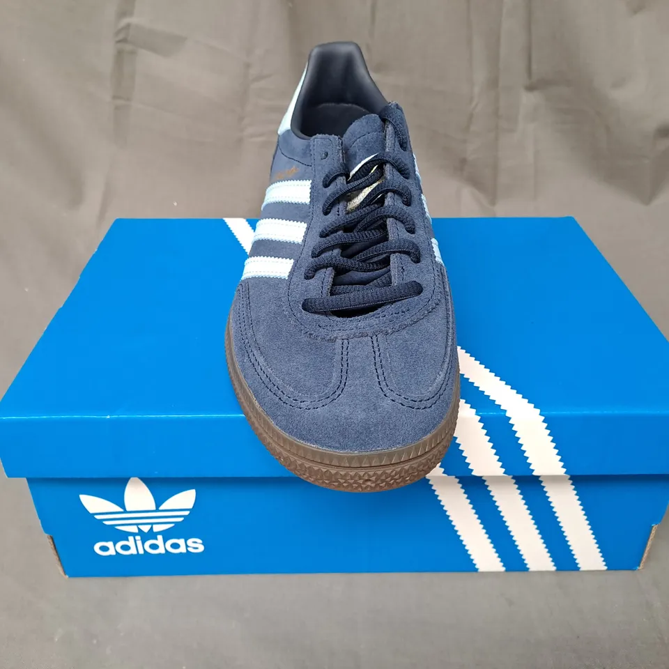 BOXED PAIR OF ADIDAS HANDBALL SPEZIAL SHOES IN NAVY/LIGHT BLUE UK SIZE 5.5