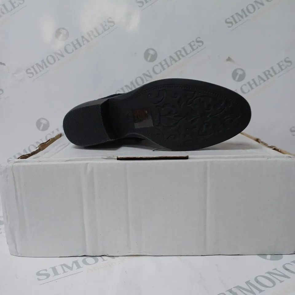 MODA BLACK SPARKLE ANKLE BOOT SIZE 4 
