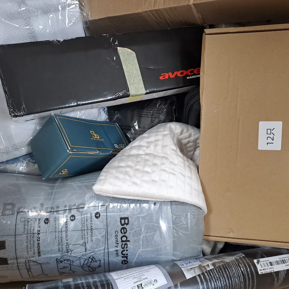 BOX OF APPROXIMATELY 10 ASSORTED HOUSEHOLD ITEMS TO INCLUDE SAMPLER KIT, UNBRANDED PINK HANGERS, ETC - COLLECTION ONLY