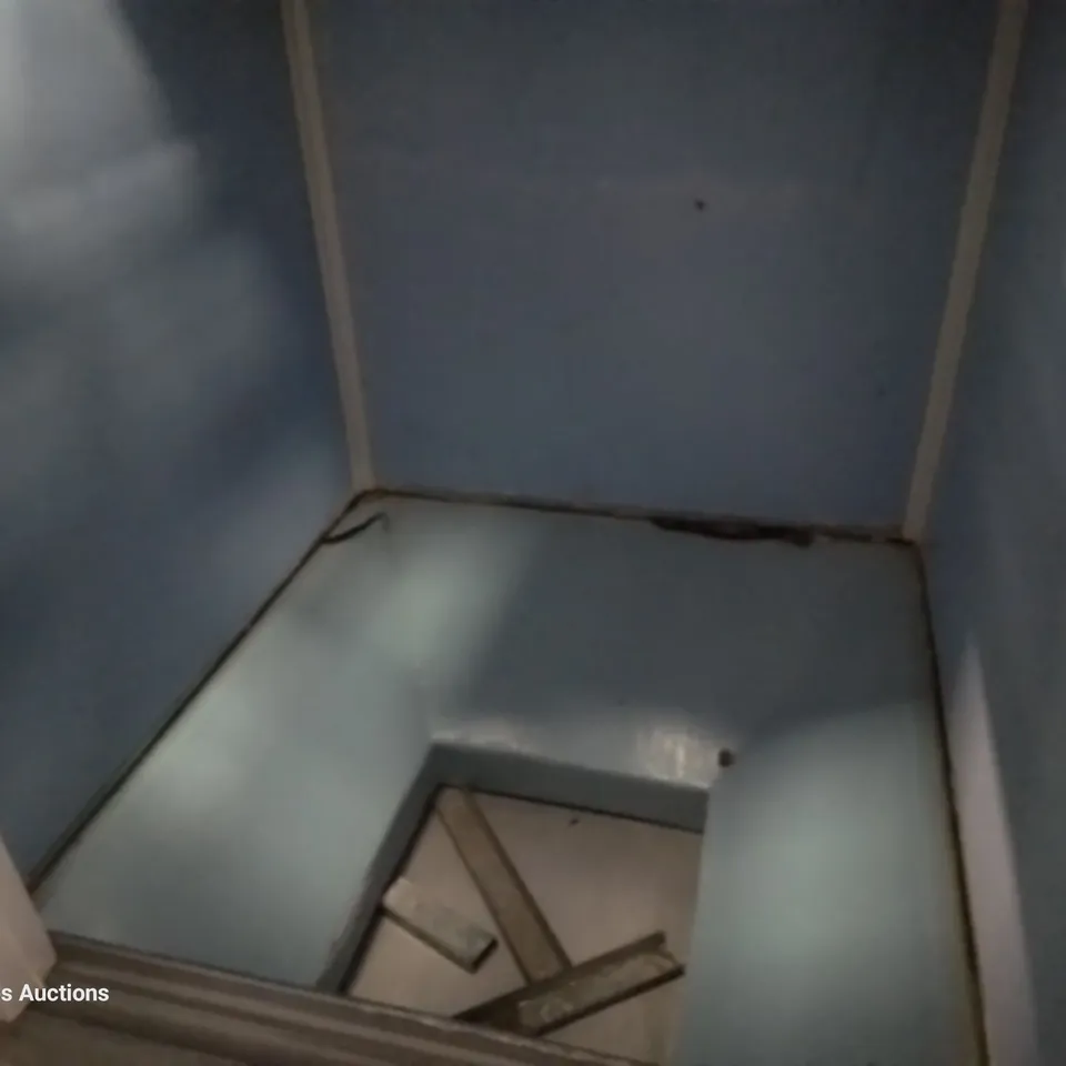 FOLLETT ICE STORE/DISPENCER BASE ONLY 