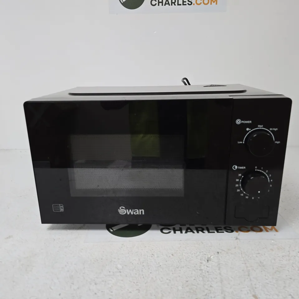 SWAN MICROWAVE OVEN – BLACK COUNTERTOP