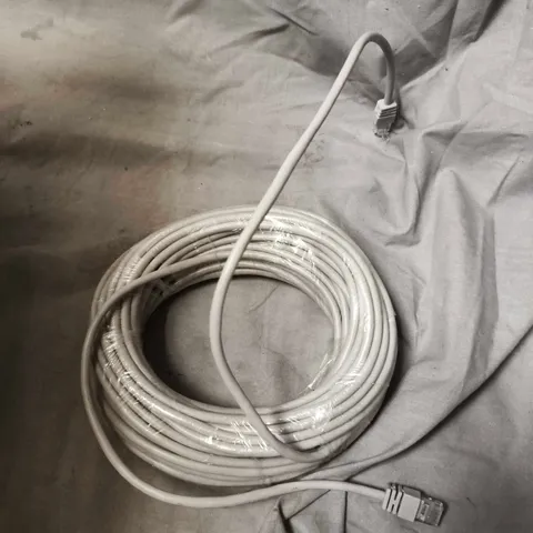 APPROXIMATELY 20 DATA CABLES - LENGTH UNSPECIFIED - COLLECTION ONLY  