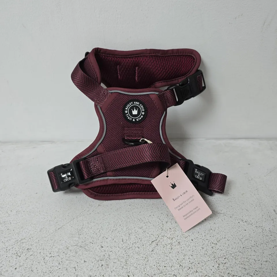 BAILEY & COCO TRAIL & GLOW DOG HARNESS – BURGUNDY